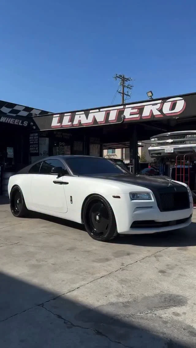 @elfantasmaoficial Rolls Royce on 24s🔥
Triumph XL - Gloss Black Finish
by @llantero_official 

#artiswheels #forgedwheels #rollsroyce #customwheels #24s