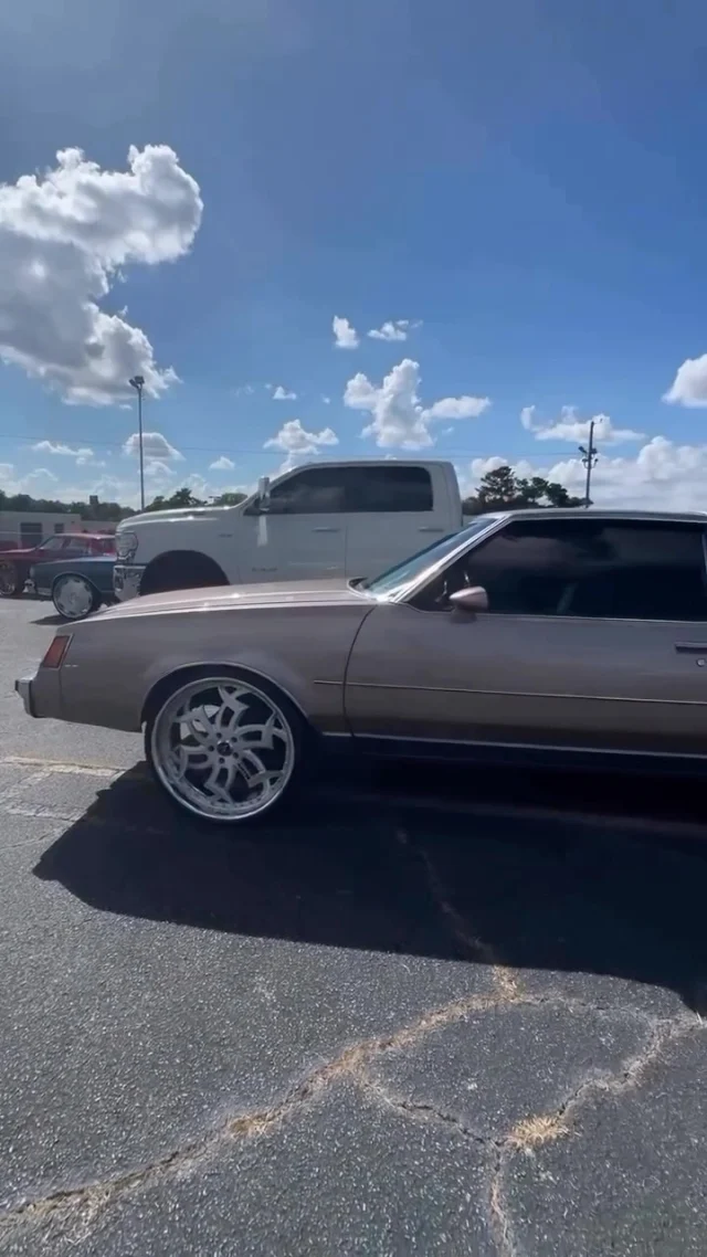 Buick Regal🔥
Medusa - Brushed Finish
@ramack @meandcarkeys 

#artiswheels #forgedwheels #customwheels #donks #24s