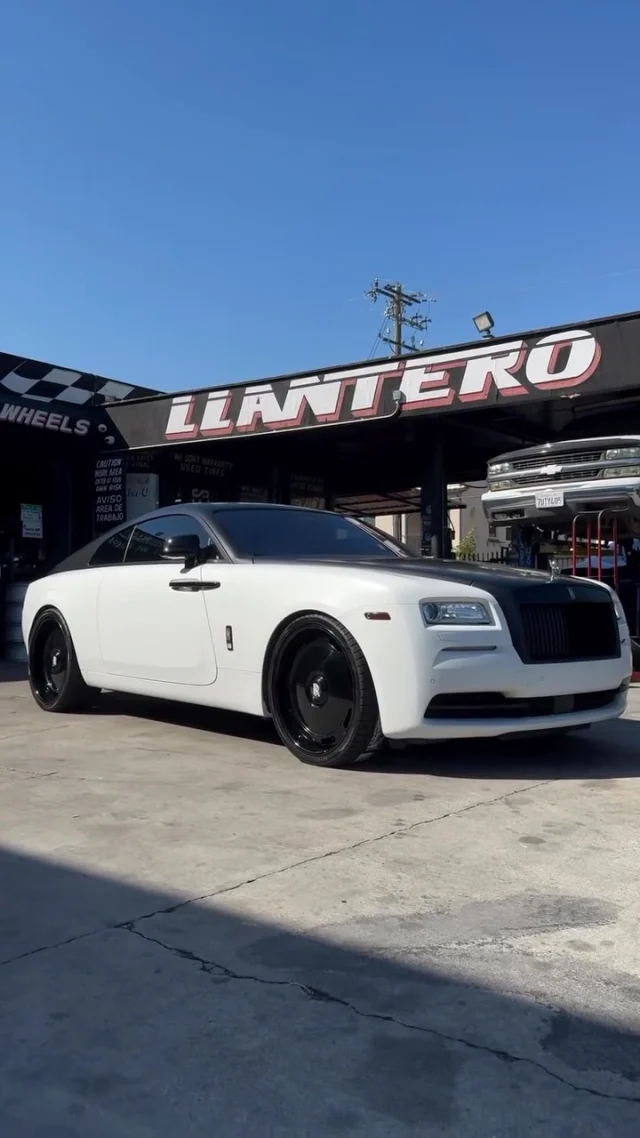 @elfantasmaoficial Rolls Royce on 24s🔥
Triumph XL - Gloss Black Finish by @llantero_official
#artiswheels #forgedwheels #rollsroyce #customwheels #rims