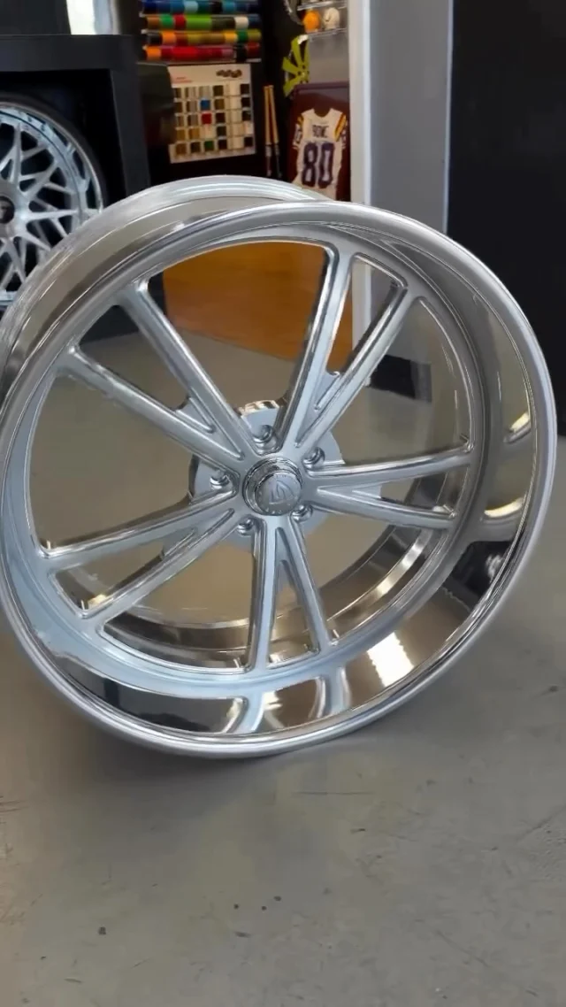 WHAT YOU PUTTING THESE ON!?
@snyperforged Corvair - Brushed / High Polish
by: @signaturerides 

#artiswheels #customwheels #forgedwheels #donks #wheels