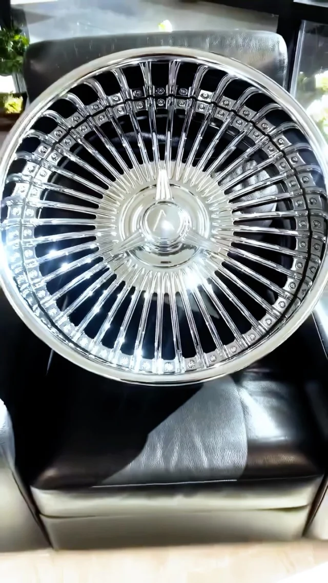 WHAT YOU PUTTING THESE ON!?🔥
Havana XL - Chrome Finish
All New Tridante XL-Cap - Available Now!
#artiswheels #customwheels #forgedwheels #donks #rims