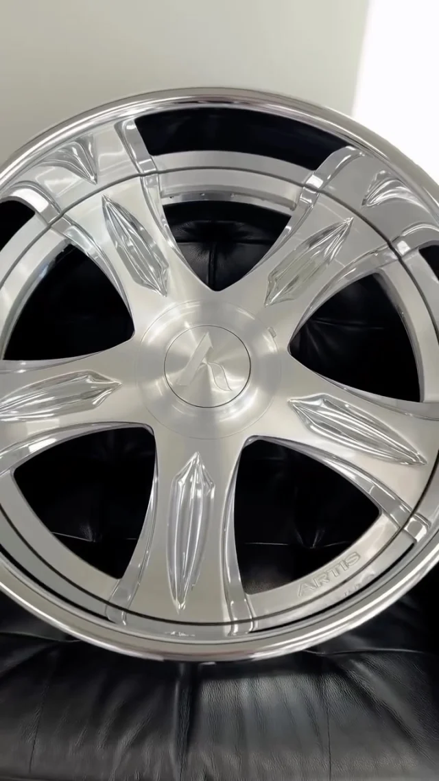 WHAT YOU PUTTING THESE ON!?🔥
Pyro XL - Brushed / Chrome Lip

#artiswheels #customwheels #forgedwheels #donks #rims